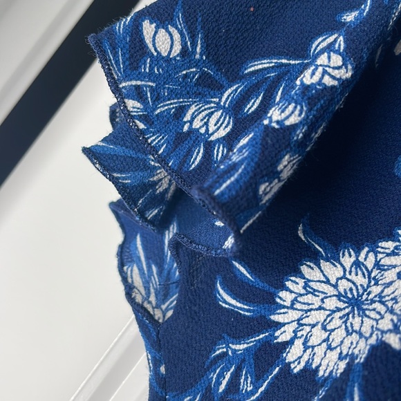 Suzy Shier Blue and White Floral top with back tie Size XS/XP - Picture 4 of 8